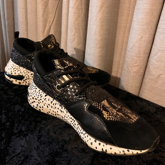 Upper black and gold snake print with polka dot black and white sole. - Picture 7 of 13